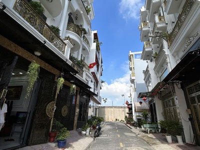 Gấp bán nhà gần chợ bình thành hẻm nhựa 7m xe hơi vào nhà 60m2-4 tầng nhỉnh 5tỷ 0