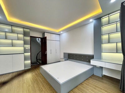 Bán nhà 5 tầng 3 ngủ cực đẹp ngõ 565 bát khối gần ô tô 2