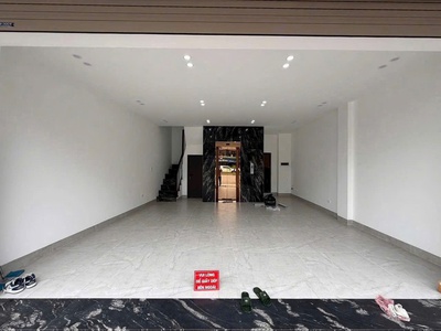 Mặt phố nguyễn văn cừ ,long biên, vỉa hè đá bóng,6t ,mặt tiền bề thế, 1 mặt ngõ,kinh doanh vừa ở 1