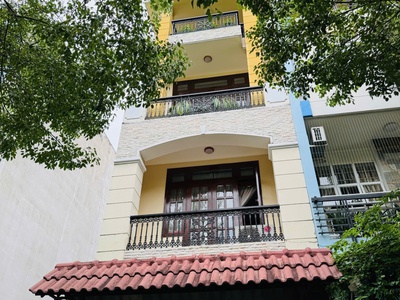 Nhà 4x18m 3 lầu hướng ĐB đường 38 khu An phú hưng phường tân phong Q7 0