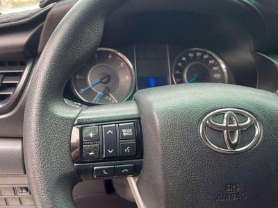 Chính chủ bán xe Fortuner 2019 số sàn 4