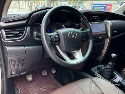 Chính chủ bán xe Fortuner 2019 số sàn 8