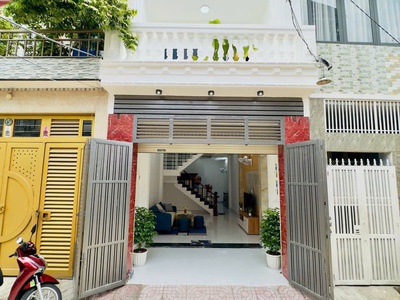 Nhà mới cực đẹp 1 trệt 1 lầu 4mx14m ô tô đỗ cửa full nội thất lâm thị hố TCH 1