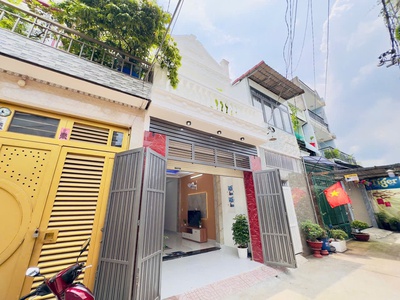Nhà mới cực đẹp 1 trệt 1 lầu 4mx14m ô tô đỗ cửa full nội thất lâm thị hố TCH 2