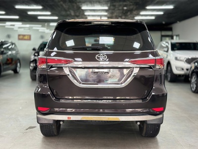 Bán xe Toyota Fortuner 2.4G 4x2 AT 2019, màu nâu. 1