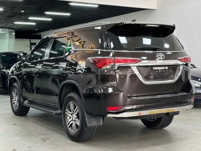Bán xe Toyota Fortuner 2.4G 4x2 AT 2019, màu nâu. 3