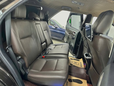 Bán xe Toyota Fortuner 2.4G 4x2 AT 2019, màu nâu. 11