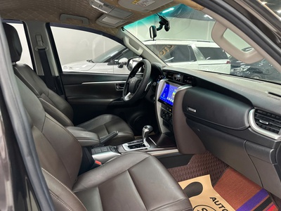 Bán xe Toyota Fortuner 2.4G 4x2 AT 2019, màu nâu. 16