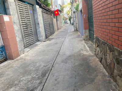 Bán nhà CMT8, Tân Bình, gần CV Lê Thị Riêng, 28m2, 1 trệt 1 lửng 1 lầu , nhỉnh 4 tỷ. 5