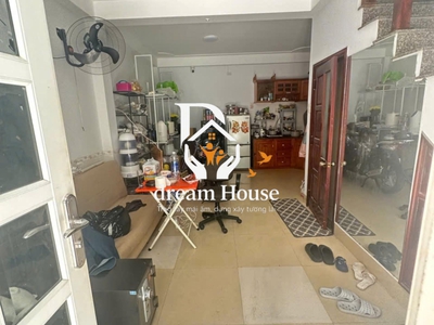 Bán nhà 1 trệt 3 lầu trung tâm nha trang, hẻm ô tô, 4pn, sổ riêng, dt 89.5m2, giá tốt nhất khu vực 4
