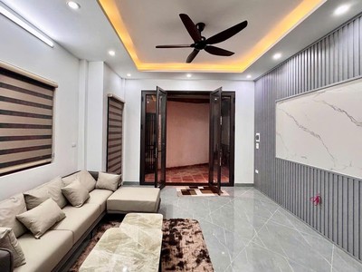 Nhà tại phố minh khai trang bị full nội thất, thoáng mát, thiết kế đẳng cấp, khách mua chỉ cần mang 0