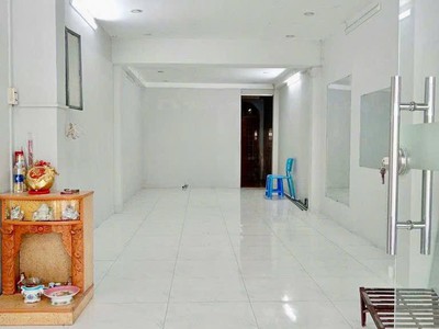 Cho thuê nhà 2 mặt tiền lũy bán bích 68m , 2lầu - gần ngã tư hòa bình 3