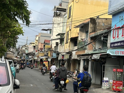 Nhà mặt tiền đường xóm chiếu cung đường siêu víp thuận tiến...
