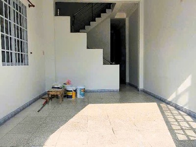 Cho thuê nhà 1 trệt 1 lầu, 90m , 4pn, gần metro, đh kiến trúc 0