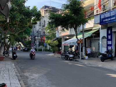 Bán nhà mặt tiền âu cơ- phước tân - tỉnh khánh hoà ,dt: 201m2 ngang 11m nở hậu-  lh: hải - giá đầu 4