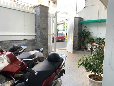 Bán nhà mặt tiền âu cơ- phước tân - tỉnh khánh hoà ,dt: 201m2 ngang 11m nở hậu-  lh: hải - giá đầu 1