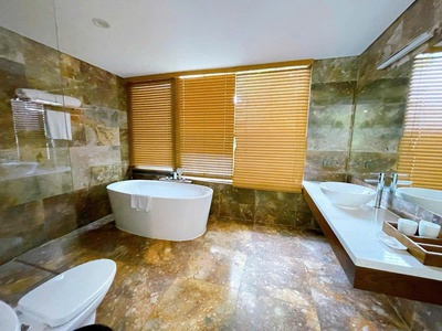 Bán biệt thự nghỉ dưỡng flamingo đại lải, vĩnh phúc, 325/500m, xây 2 tầng, mt 13m, kd, ô 4