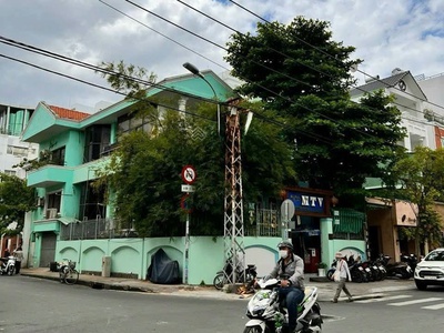 Cho thuê nhà góc 2MT 53 Trần Nhật Duật, Tân Định, Q1. Hầm, Trệt, 2 lầu, DT 10x20 chỉ 150tr 0