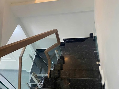 NHÀ 3 TÂNG - Xây độc lập - sân cổng riêng  - Đường 5m ô tô đỗ cửa - Tại Đồng Hoà 2