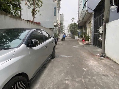NHÀ 3 TÂNG - Xây độc lập - sân cổng riêng  - Đường 5m ô tô đỗ cửa - Tại Đồng Hoà 5