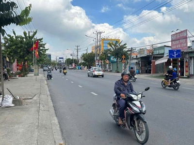 Bán Gấp Đất Mặt Tiền Kinh Doanh 5x20m Đường DT743B Dĩ An 0