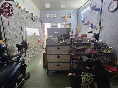 Chỉ 8.2 tỷ tl- bán gấp nhà vài bước chân ra mt nguyễn trãi-50m-ngang  nở hậu 5.2m 0