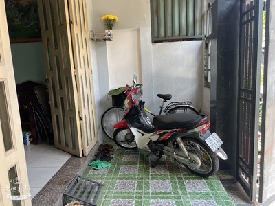 Bán nhà 1 trệt 1 lầu dĩ an, đường 2 làn xe hơi, gần ngã bốn chiêu liêu 3