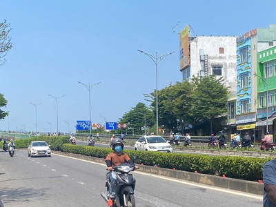 Mặt tiền tôn đức thắng sát bến xe trung tâm. dt : 100m2 0