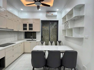 Nguyễn văn cừ nhỉnh 11 tỷ phân lô ô tô ngõ thông,long biên hà nội 3