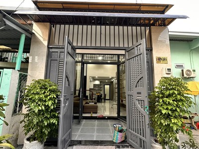 Nhà đẹp 4x16m hẻm xe hơi, hà huy giáp gần gò vấp, giá siêu tốt 1