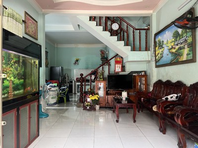 Bán nhà 1 trệt 1 lầu dĩ an, đường 2 làn xe hơi, gần ngã bốn chiêu liêu 0
