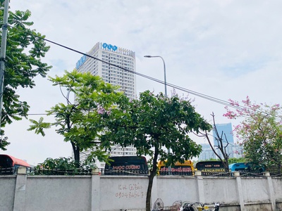 Bán gấp tòa nhà vp nguyễn hoàng 100m, vỉa hè đá bóng, 6 tầng 2 thoáng, kinh doanh bất chấp giá 45 0