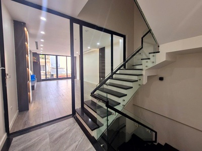 Nhà phân lô 59m 6 tầng- vỉa hè kinh doanh  thang máy - view công viên. đường xe tải đua chỉ hơn 10 2
