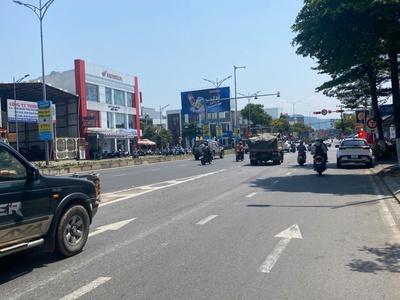 Mặt tiền tôn đức thắng sát bến xe trung tâm. dt : 100m2 1