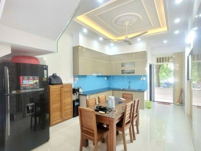 Bán nhà đẹp full nội thất 1 trệt 2 lầu,đường nhựa 12m,gần metro suối tiên 1