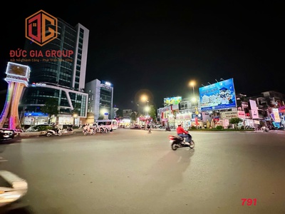 Hàng hiếm  bán nhà góc đối diện công viên biên hùng, hơn 14m mặt tiền, giá 34 tỷ 2