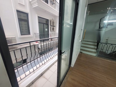 Cho thuê sàn văn phòng tầng 2 80m2 tại Vinhomes Marina 2