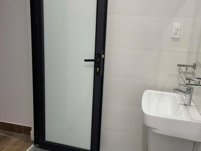 Cho thuê nguyên căn 5 tầng văn phòng kinh doanh tại Vinhomes Marina 4