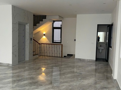 Cho thuê nguyên căn 5 tầng văn phòng kinh doanh tại Vinhomes Marina 7