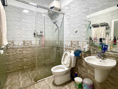 Nhà mặt đường vĩnh tiến, 68m 4 tầng, giá 6.1 tỉ, ô.tô đỗ cửa thoải mái 3