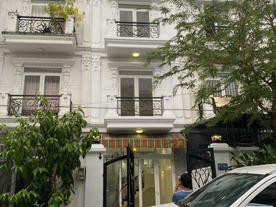 Nhà đẹp tô ngọc vân quận 12 cho thuê, 4pn 5wc, xe hơi đậu 1