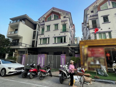 Biệt thự intracom trung văn - vỉa hè kinh doanh, ôtô tránh dừng đỗ - giá 32 tỷ 2