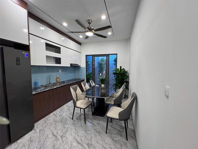 Bán nhà vũ xuân thiều 50m, 4 tầng,mặt ngõ thông,gần dg ôtô tránh đỗ,full nội thất,giá 8.x tỷ 1