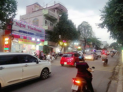 Bán nhà mt bùi hữu nghĩa - ngã 4 chợ đồn, đang cho thuê 17tr, giá bán 8,9tỷ 0