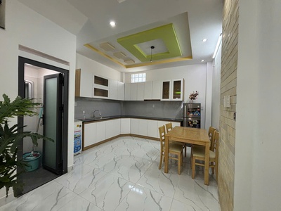 Gấp bán nhà 3 tầng, 4x13, gần siêu thị emart giáp tân bình giá nhỉnh 6 tỷ 3