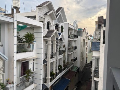 Hiếm bán nhà quang trung gò vấp xe hơi ngủ nhà 172m2 4 tầng khu cao cấp giá nhỉnh 6tỷ 0
