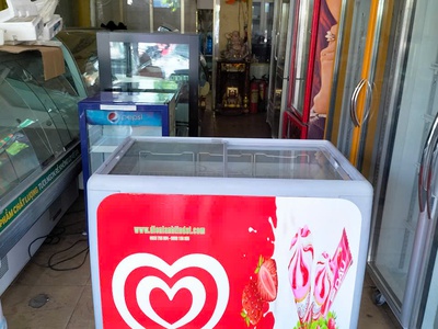 Tủ đông kem wall s mặt kính dung tích 300L mới 90 1