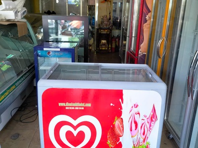 Tủ đông kem wall s mặt kính dung tích 300L mới 90 0