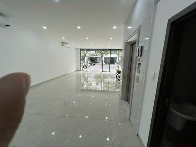 Cho thuê sàn văn phòng tầng 1 Vinhomes Marina 1