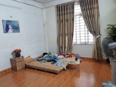 Bán nhà giải phóng 4 tầng dân xây ô tô đỗ cửa hoàng mai 1